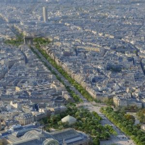 « Les Champs Elysées , de la place de la Concorde au rond-point des Champs Elysées . le mardi 16 Mars 2027 à 10h30